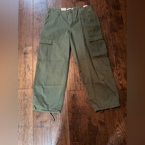 Levi's Ladies Green Cargo Pants BNWT